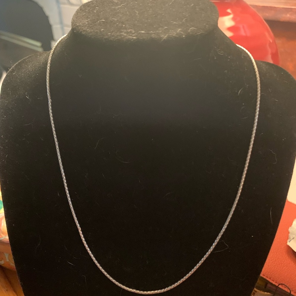 18k white gold box chain